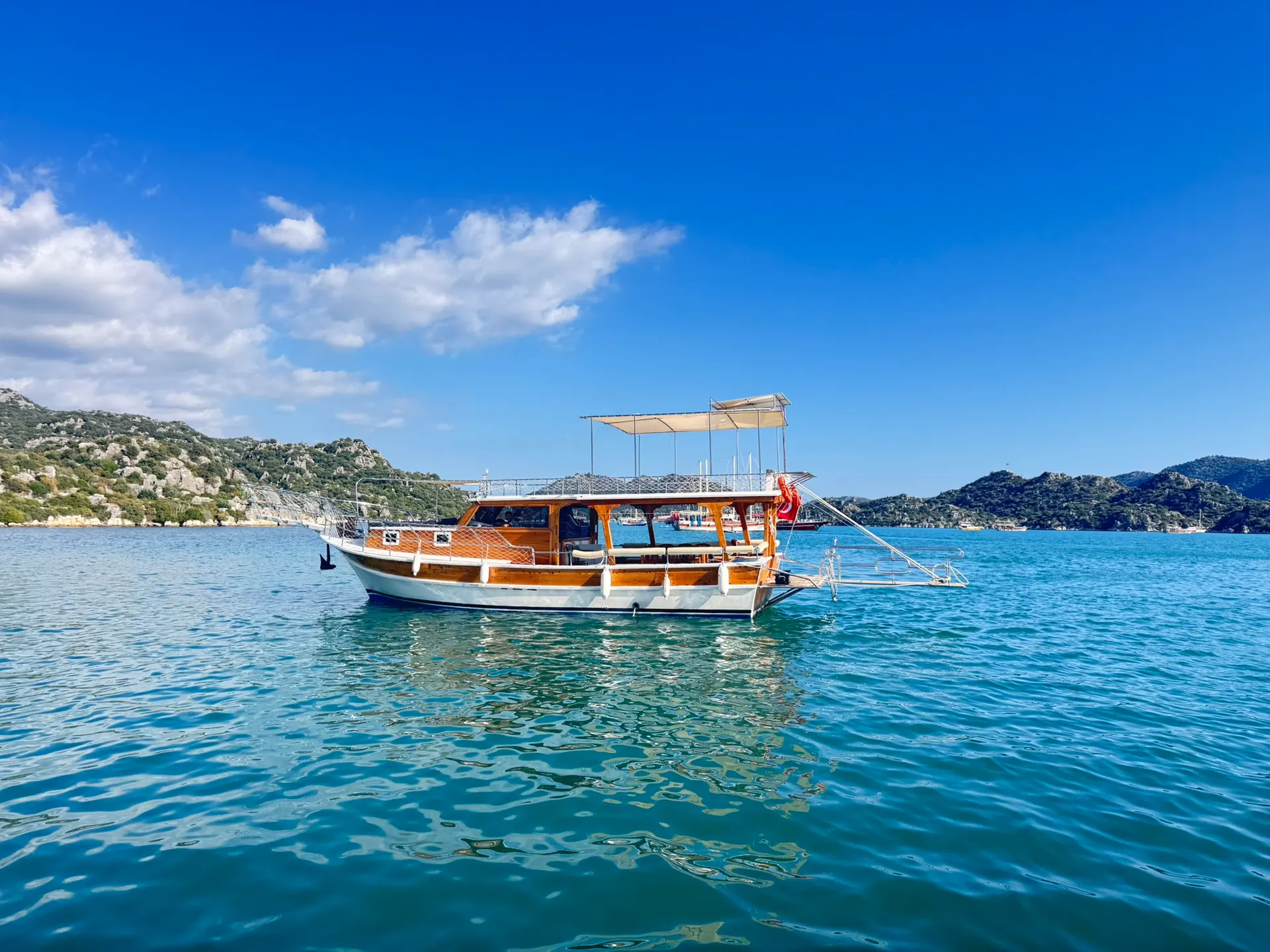 Kekova kıyılarında Cengiz Kaptan'ın teknesi